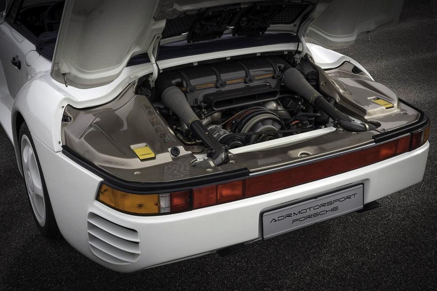 Моторный отсек Porsche 959 Cabriolet von Auto Bekker 1999 года  (фото 4 из 33)